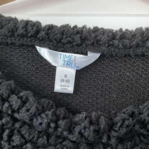 Time and Tru small Christmas sweatshirt penguin Christmas holidays fleece - Picture 7 of 10